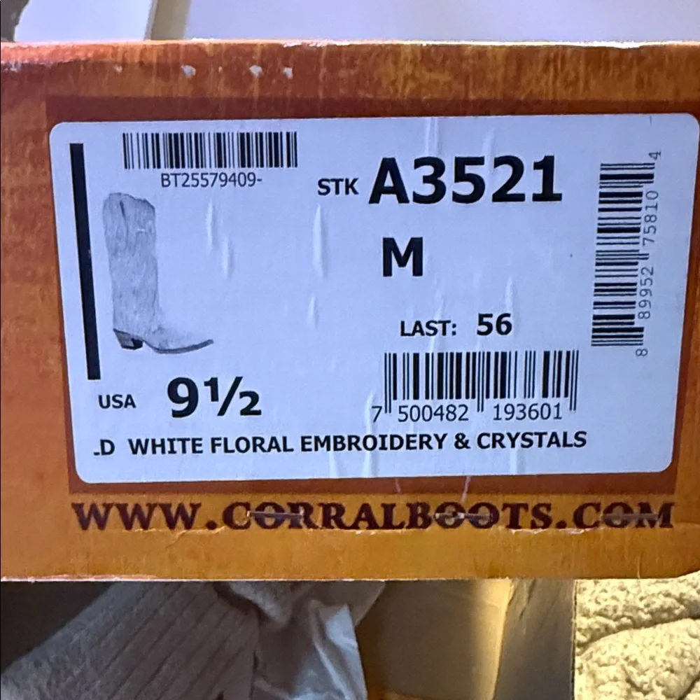 Corral Cream Floral Embroidered Boots - Picture 4 of 5
